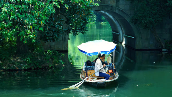 West Lake: Seasonal Masterpiece (100% Bespoke Private Tour)