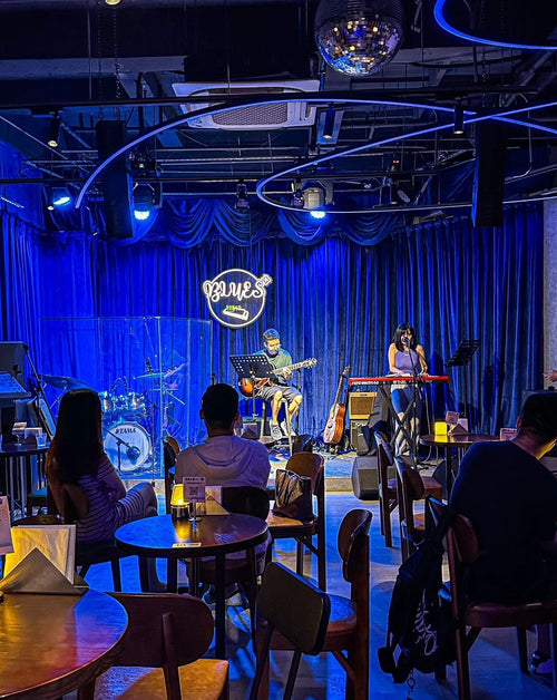 Shanghai Cyberpunk Nights: The Ultimate 5-to-8 Bar Crawl & Midnight Bites