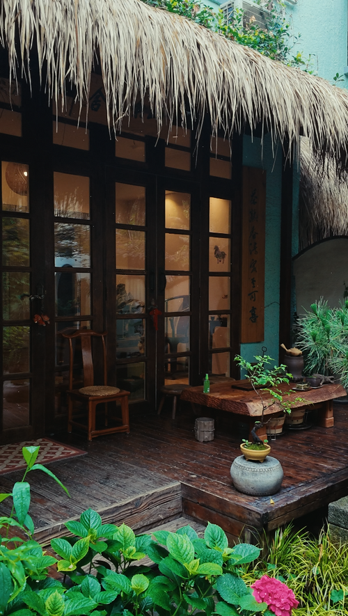 Shanghai Zen Tea House Cultural Immersion: Premium Tea Tasting, Guqin Melody & Calligraphy Art