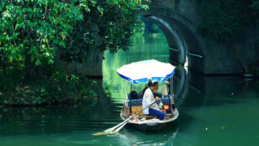 West Lake: Seasonal Masterpiece (100% Bespoke Private Tour)