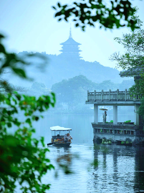 West Lake: Seasonal Masterpiece (100% Bespoke Private Tour)